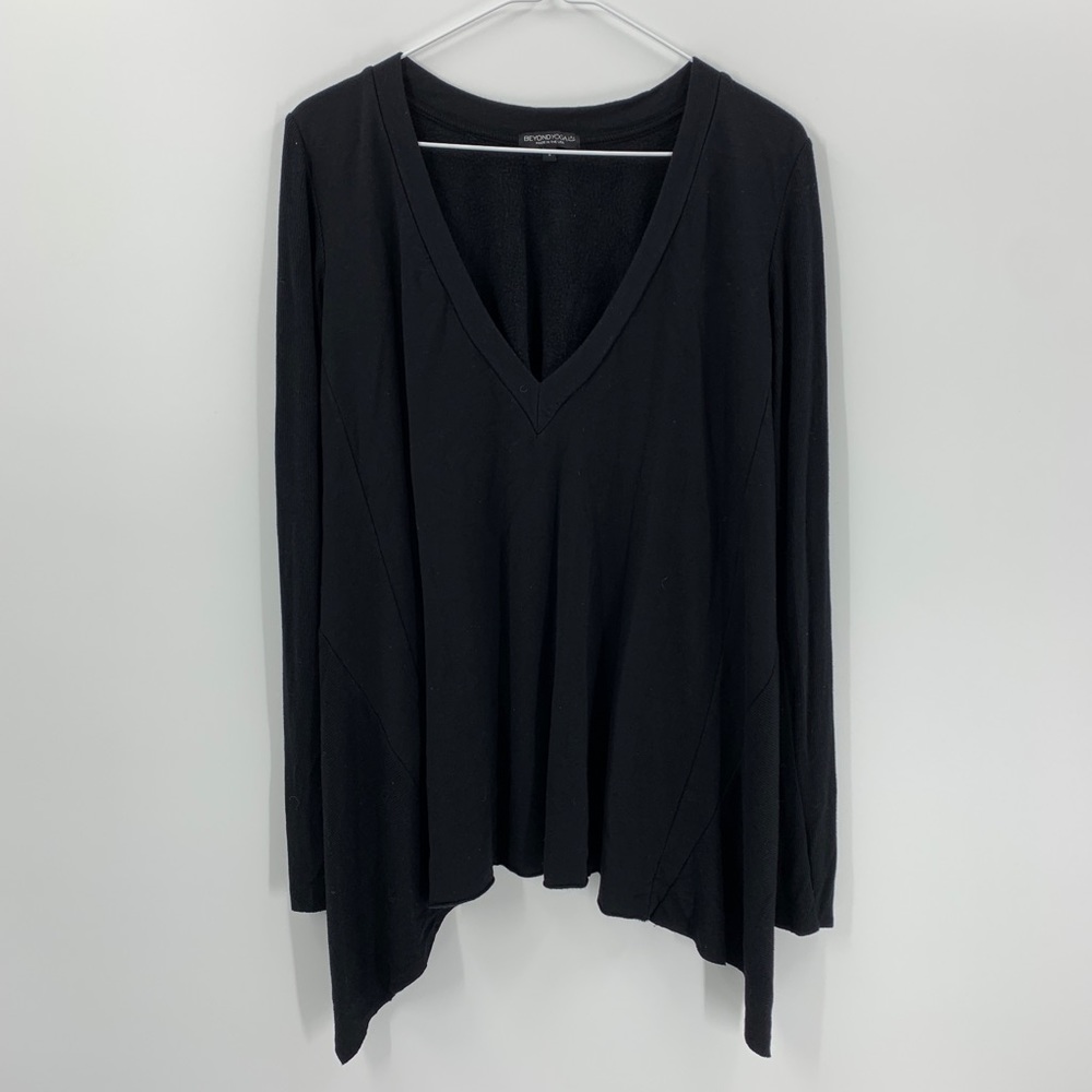 Beyond Yoga black v neck Athletic top size small
